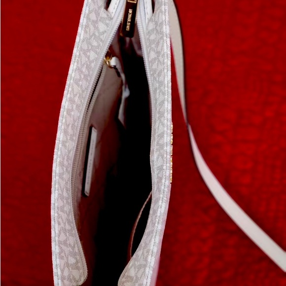 MICHAEL KORS - White and Tan Crossbody Bag - Picture 3 of 4